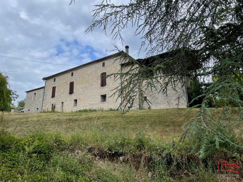 Maison - 210 m² - 8 pièces