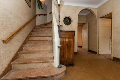 Maison - 230 m² - 8 pièces