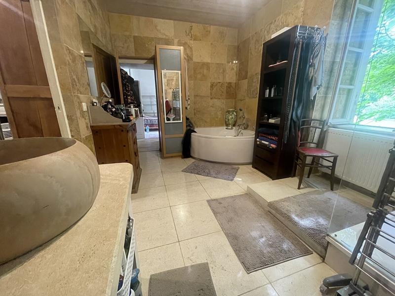 Maison - 365 m² - 12 pièces