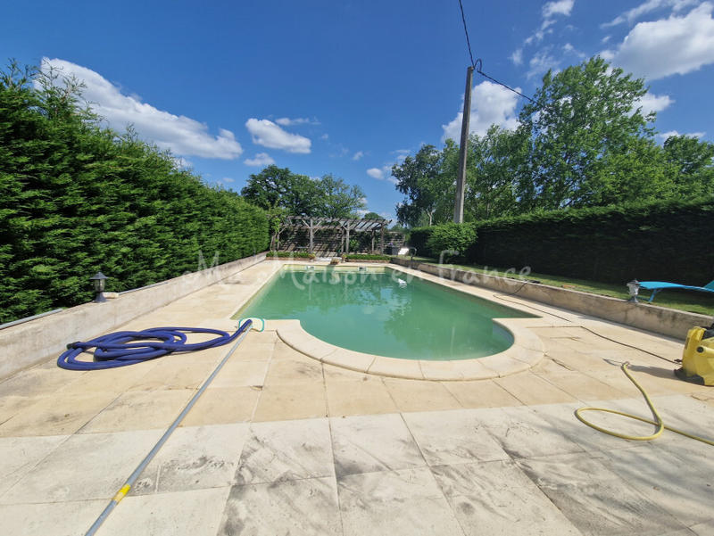 Maison - 420 m² - 12 pièces