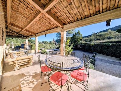 Maison - 196 m² - 8 pièces