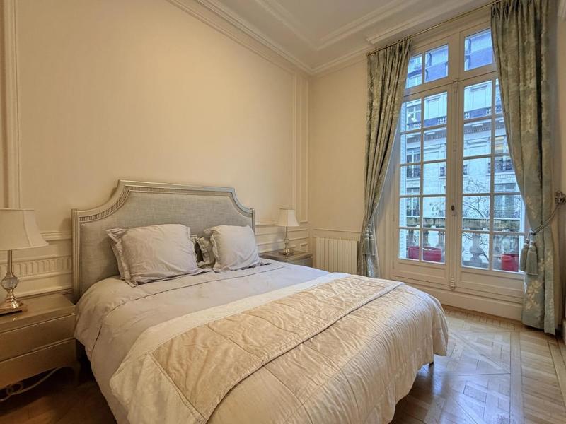 Appartement - 300 m² - 10 pièces