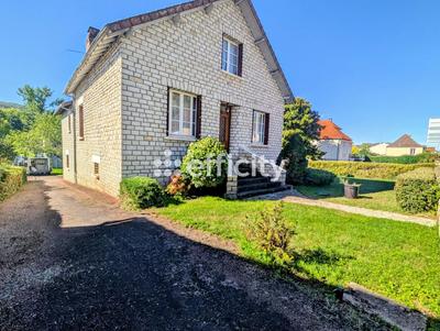 Maison - 140 m² - 7 pièces