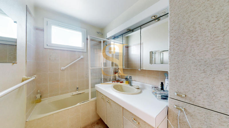 Maison - 172 m² - 8 pièces