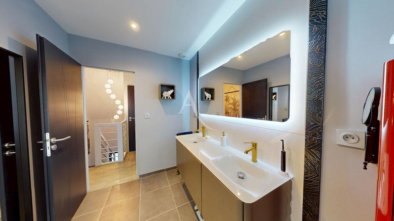 Maison - 151 m² - 5 pièces