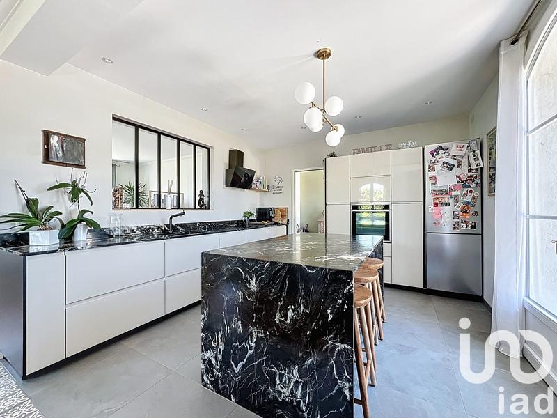 Maison - 250 m² - 10 pièces