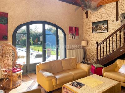 Maison - 219 m² - 7 pièces