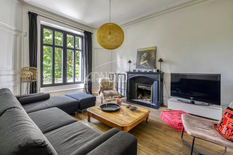 Maison - 198 m² - 10 pièces