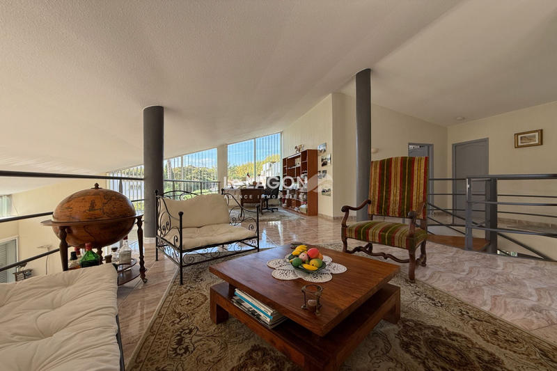 Maison - 236 m² - 4 pièces