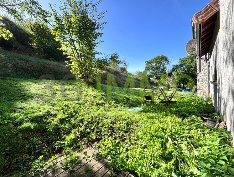 Maison - 920 m² - 5 pièces