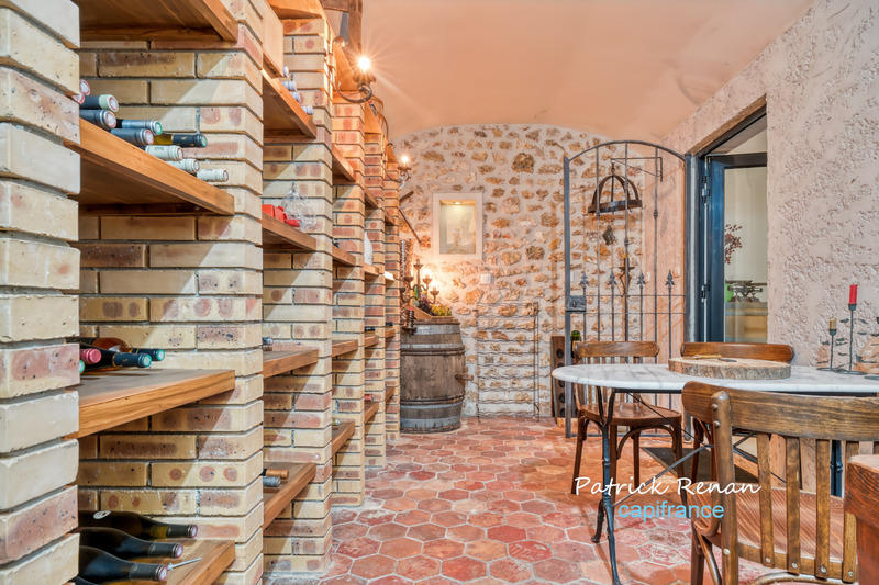 Maison - 439 m² - 8 pièces