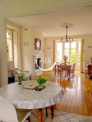 Villa - 183 m² - 8 pièces