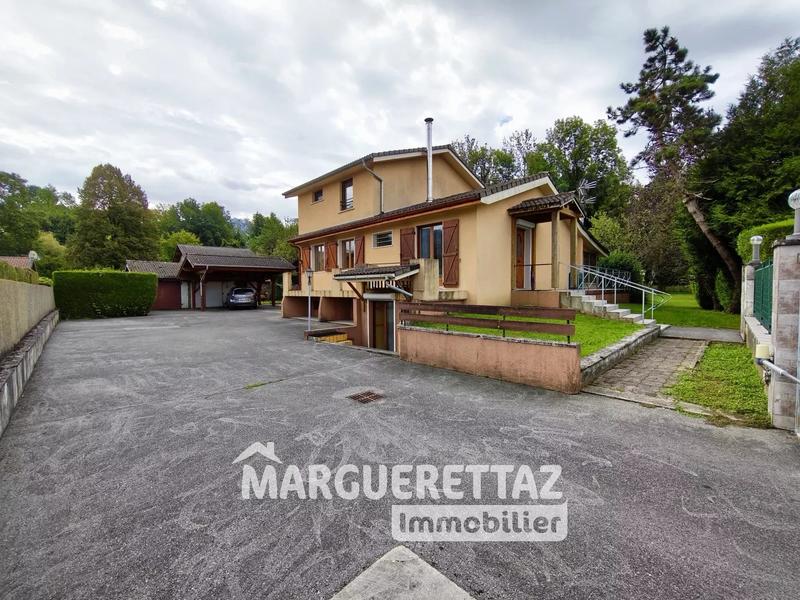 Maison - 198 m² - 8 pièces