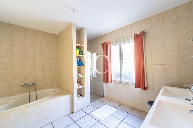 Villa - 160 m² - 5 pièces