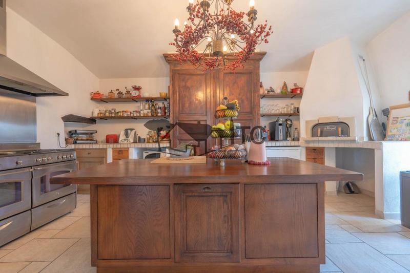 Maison - 425 m² - 10 pièces