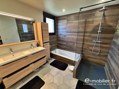 Maison - 237 m² - 7 pièces