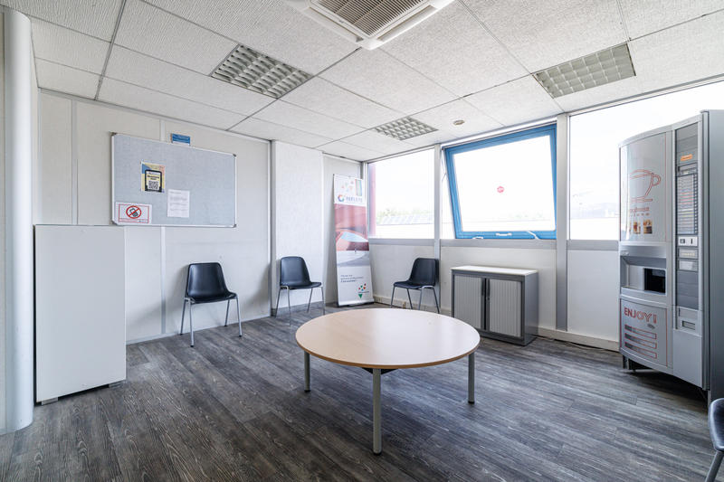 Local commercial - 225 m² - 8 pièces