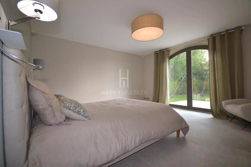 Maison - 222 m² - 7 pièces