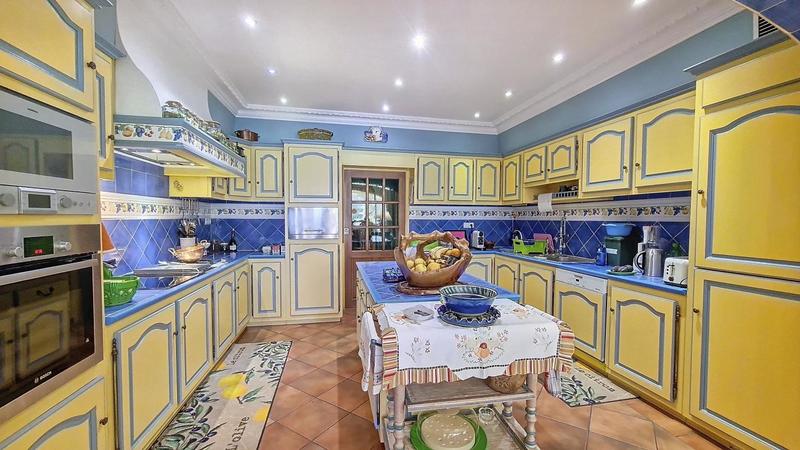 Propriété - 420 m² - 9 pièces