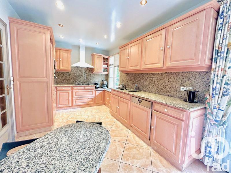 Maison - 200 m² - 7 pièces