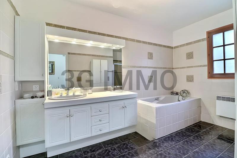 Maison - 154 m² - 9 pièces