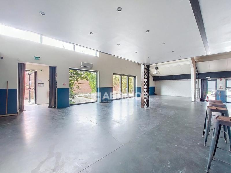 Services - 220 m² - 4 pièces