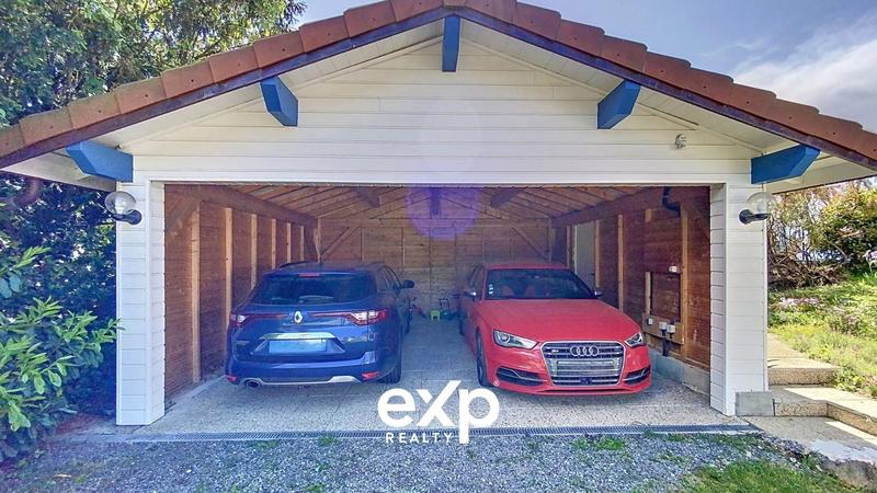 Maison - 219 m² - 9 pièces