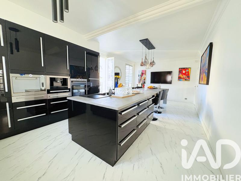 Maison - 227 m² - 8 pièces