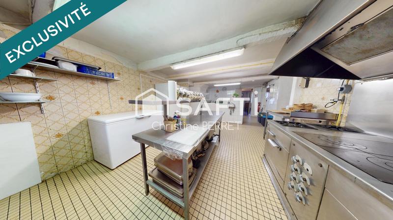 Maison - 1 060 m² - 24 pièces