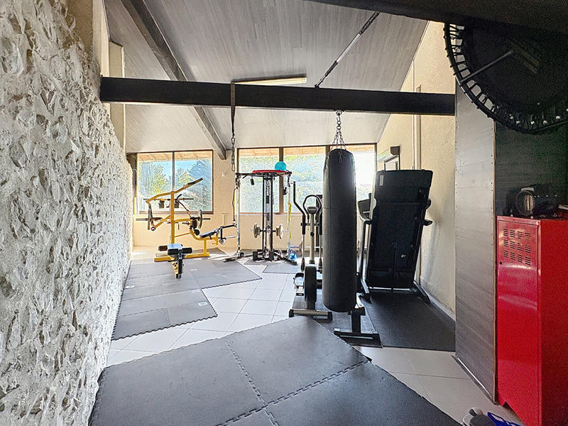 Maison - 250 m² - 7 pièces