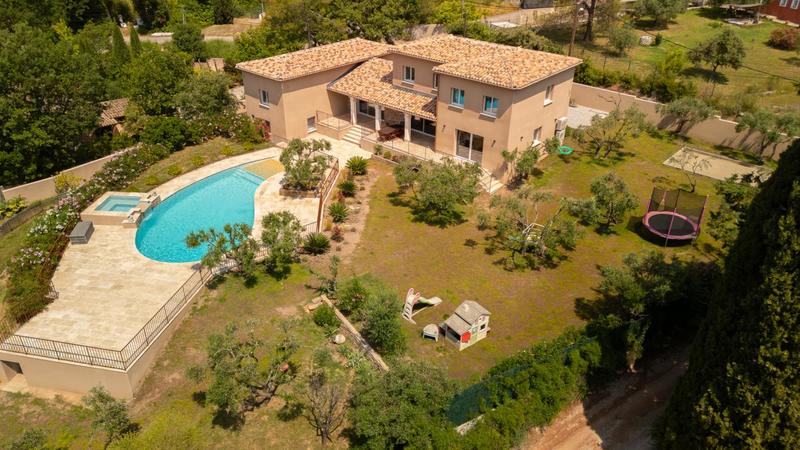 Propriété - 210 m² - 5 pièces