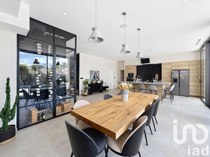 Maison - 230 m² - 7 pièces