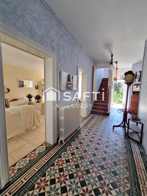 Maison de maîtres - 320 m² - 8 pièces