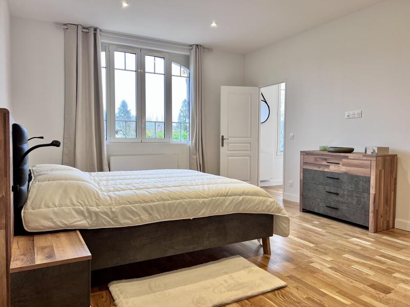 Maison - 214 m² - 8 pièces