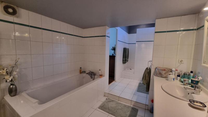 Maison - 233 m² - 8 pièces