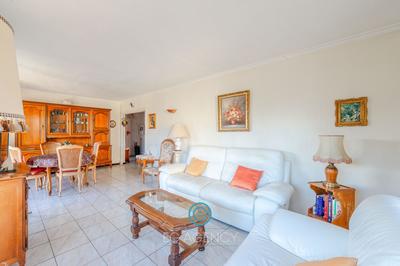 Appartement - 90 m² - 4 pièces