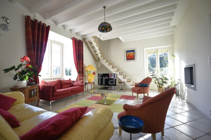 Maison - 237 m² - 9 pièces