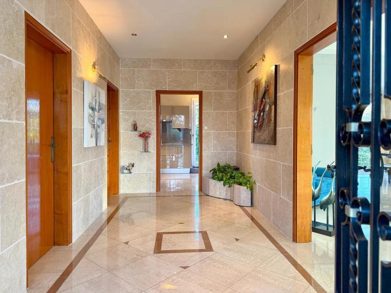 Maison - 210 m² - 6 pièces