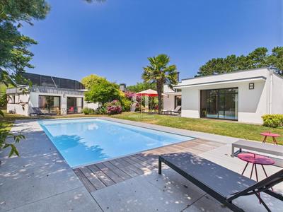 Maison - 251 m² - 8 pièces