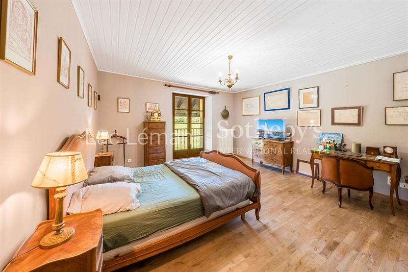 Maison - 309 m² - 9 pièces