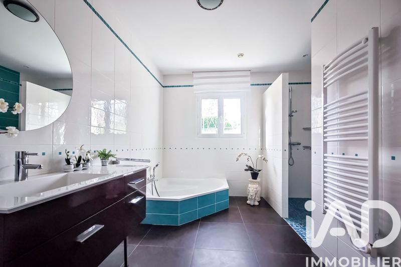 Maison - 358 m² - 8 pièces