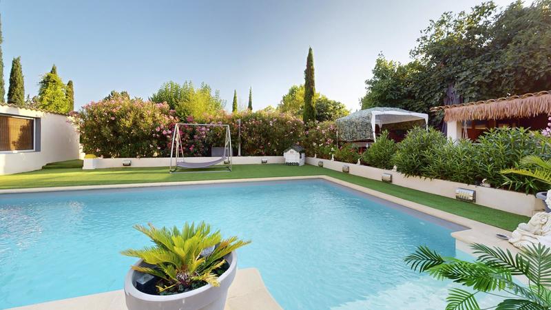 Maison - 181 m² - 9 pièces