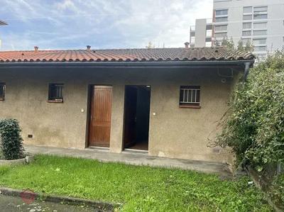 Studio - 25 m² - 1 pièce