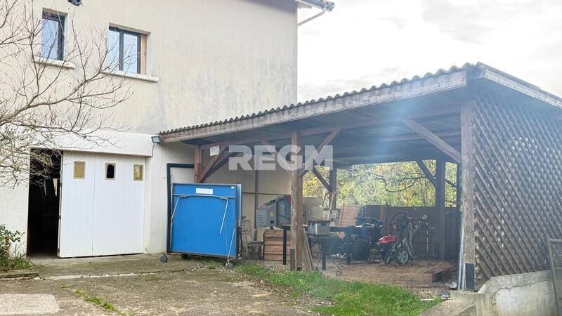 Maison - 222 m² - 8 pièces