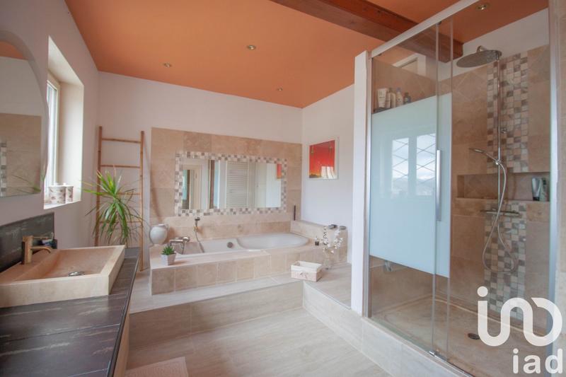 Maison - 270 m² - 8 pièces