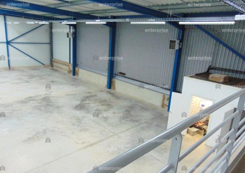 Local d'activité / Entrepôt - 794 m²