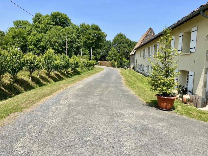 Maison - 388 m² - 15 pièces