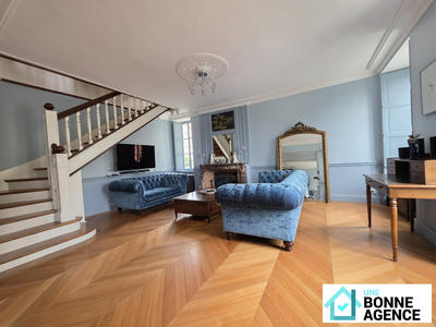 Maison - 340 m² - 9 pièces