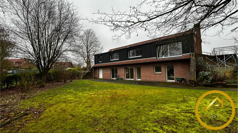 Maison - 210 m² - 10 pièces