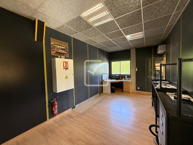 Local commercial - 658 m² - 8 pièces